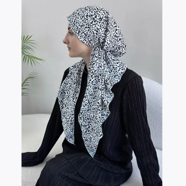 Non-Slipping Headscarf With An Elastic Band